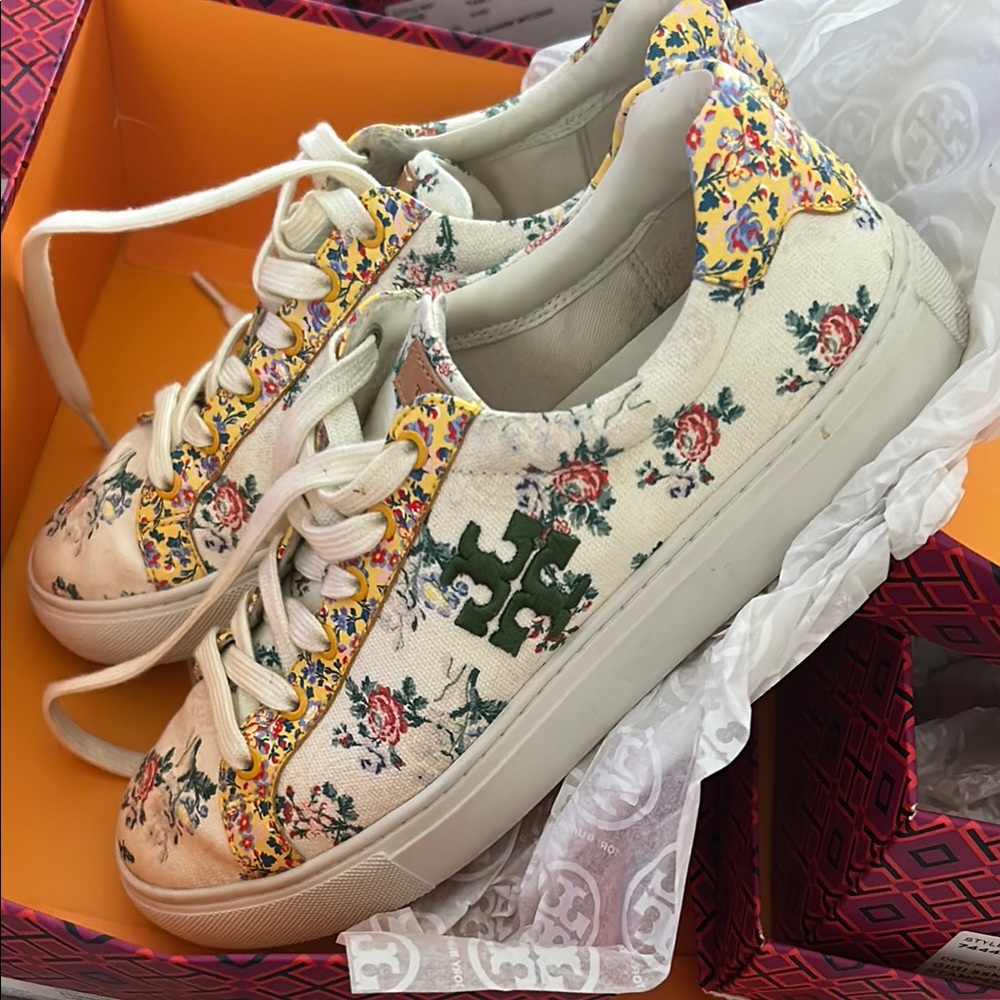 Tory Burch Cream and Green Sneakers with Modern Platform